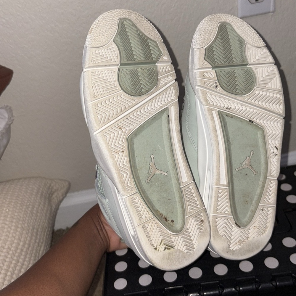 Jordan 4 - Picture 6 of 7